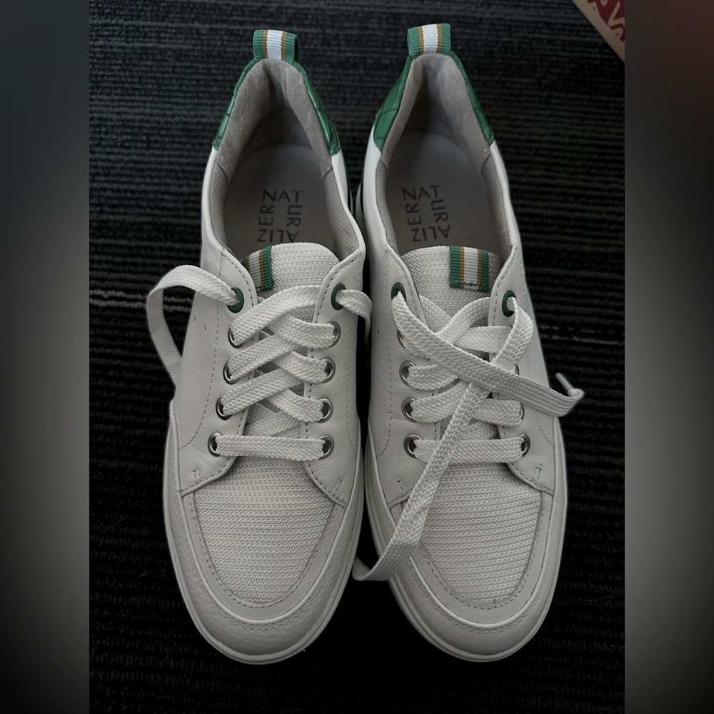 Naturalizer Sneaker